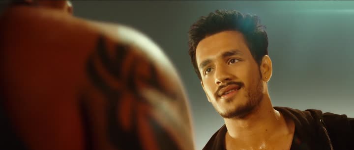 Akhil (2015) Hindi Dubbed